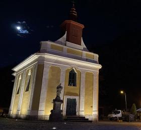 Kostel Hřensko, venkovní osvětlení